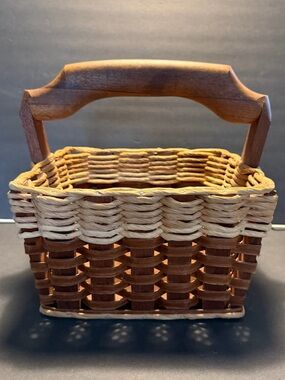 FOXCREEK Basket Company Two-Toned Basket with Wooden Handle